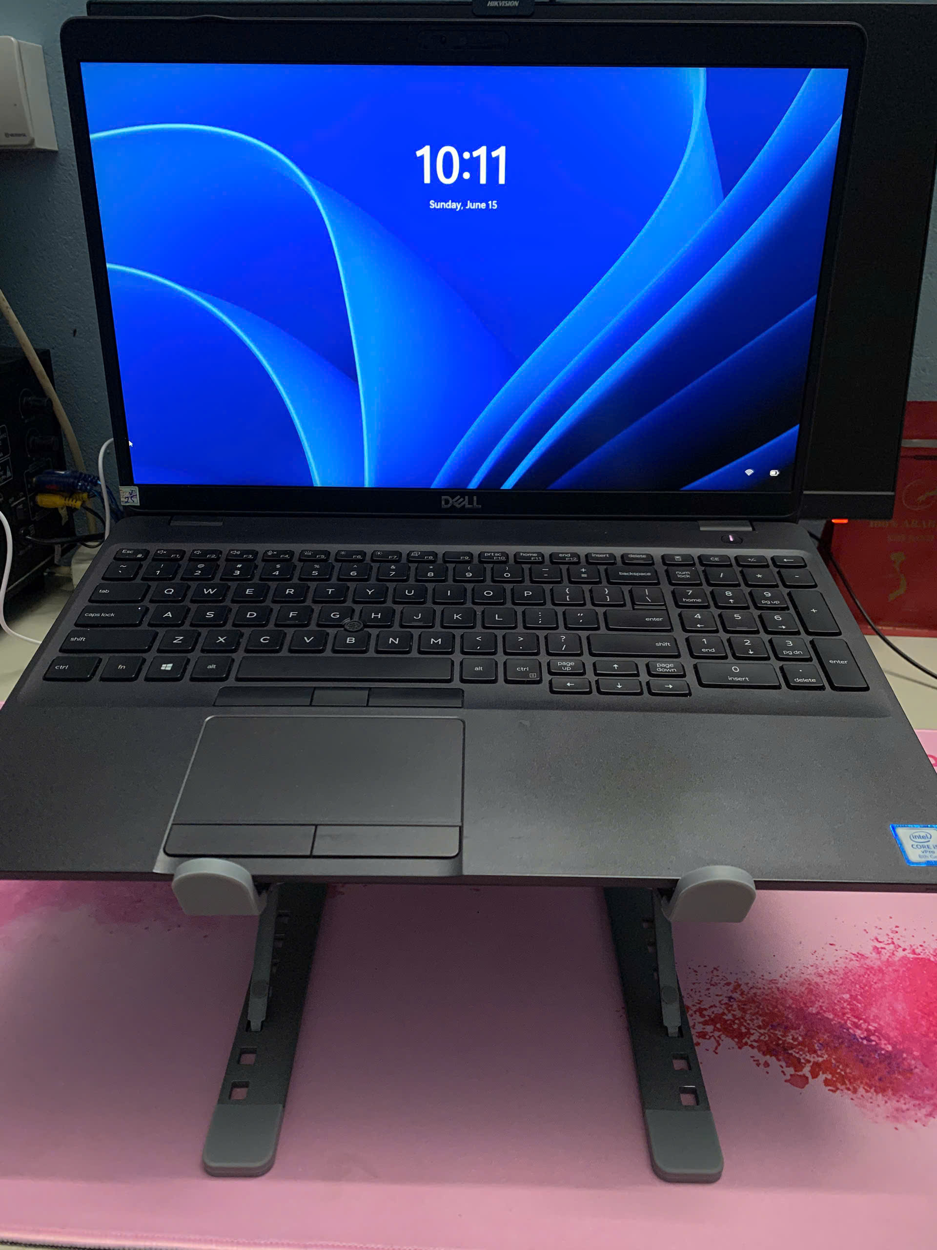 DELL Precision 3540 Cũ / CPU i5-8365U / RAM 8GB / SSD 256GB / GPU Radeon Pro WX 2100 2GB / WIFI 5 / Màn 16 inch FHD / Màu Đen Nhám