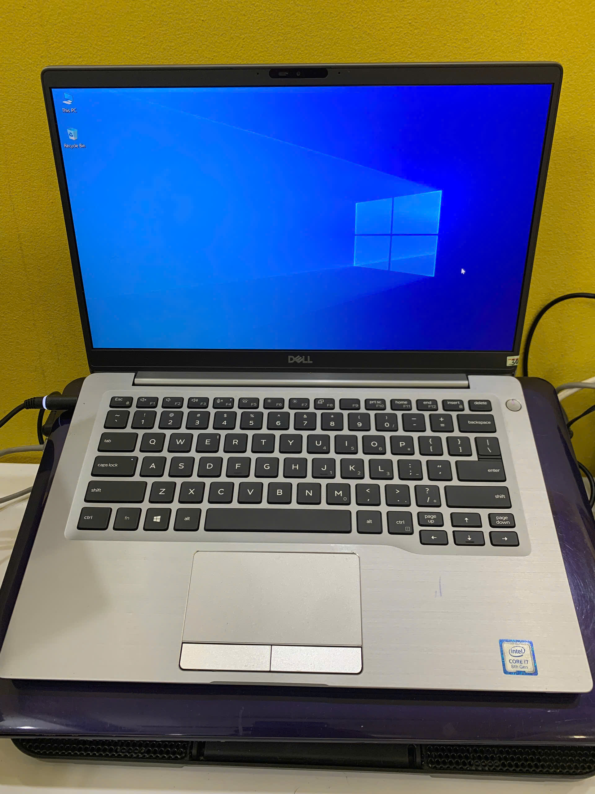 DELL Latitude 7400 Cũ / CPU i7-8665U / RAM 8GB / SSD 256GB / iGPU intel UHD Graphics 620 / WIFI 5 / Màn 14 inch FHD / Màu Bạc