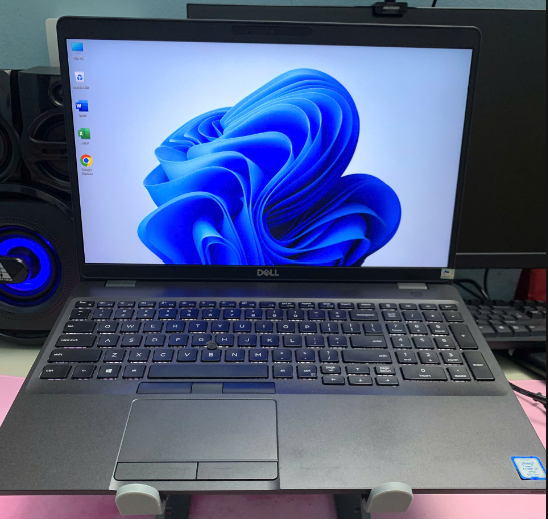 DELL Latitude 5500 Cũ / CPU i7-8665U / RAM 8GB / SSD 256GB / iGPU intel UHD Graphics 620 / WIFI 5 / Màn 16 inch FHD / Màu Đen Xám